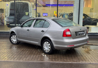 Подержанный автомобиль Skoda Octavia Liftback 2011 года (6 фото)