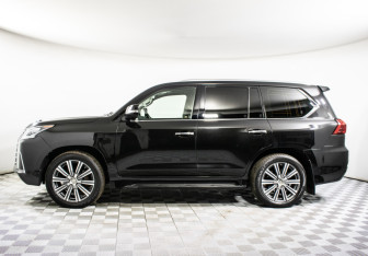 Подержанный автомобиль Lexus LX 2016 года (8 фото)