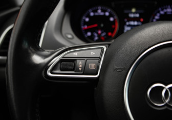 Подержанный автомобиль Audi Q3 2015 года (12 фото)