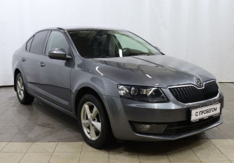 Подержанный автомобиль Skoda Octavia Liftback 2016 года (3 фото)