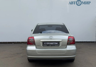 Подержанный автомобиль Toyota Avensis Sedan 2008 года (7 фото)