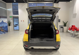 Подержанный автомобиль Renault Kaptur 2018 года (7 фото)