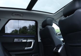 Подержанный автомобиль Jaecoo J7 2023 года (17 фото)
