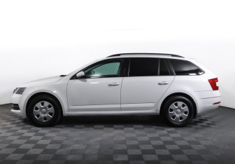 Подержанный автомобиль Skoda Octavia Wagon 2019 года (8 фото)