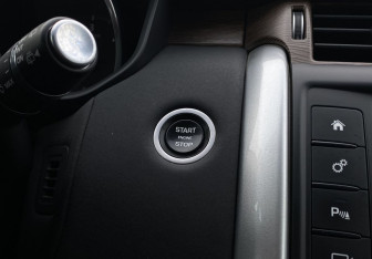 Подержанный автомобиль Land Rover Discovery 2017 года (19 фото)