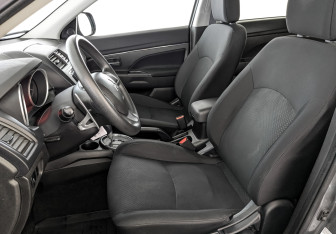 Подержанный автомобиль Mitsubishi ASX 2014 года (20 фото)