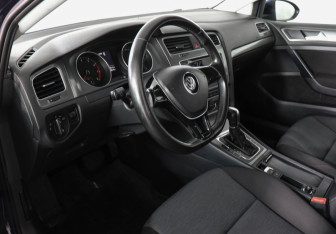 Подержанный автомобиль Volkswagen Golf Hatchback 2013 года (5 фото)