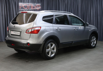 Подержанный автомобиль Nissan Qashqai+2 2010 года (5 фото)