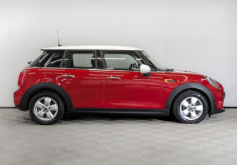 Подержанный автомобиль MINI Hatch 2017 года (4 фото)