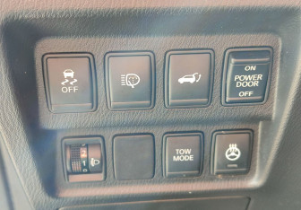 Подержанный автомобиль Nissan Pathfinder 2015 года (17 фото)