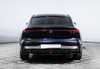 Подержанный автомобиль Changan UNI-V 2023 года (6 фото)