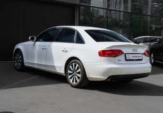 Подержанный автомобиль Audi A4 Sedan 2009 года (6 фото)