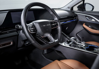 Подержанный автомобиль Omoda C5 2023 года (14 фото)