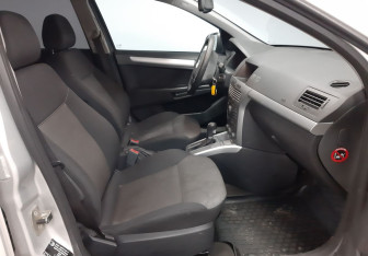 Подержанный автомобиль Opel Astra Wagon 2014 года (17 фото)