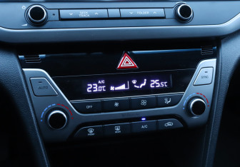 Подержанный автомобиль Hyundai Elantra Sedan 2017 года (14 фото)