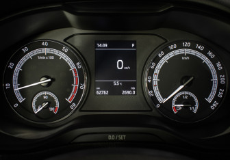 Подержанный автомобиль Skoda Karoq 2021 года (12 фото)