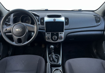 Подержанный автомобиль Kia Cerato Sedan 2012 года (12 фото)
