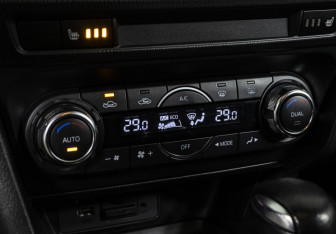 Подержанный автомобиль Mazda 3 Sedan 2015 года (13 фото)