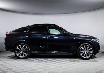 Подержанный автомобиль BMW X6 2021 года (4 фото)