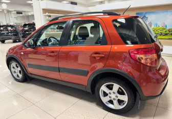 Подержанный автомобиль Suzuki SX4 Hatchback 2010 года (10 фото)