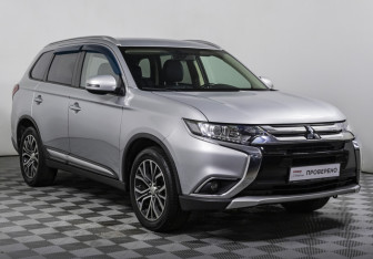 Подержанный автомобиль Mitsubishi Outlander 2017 года (3 фото)