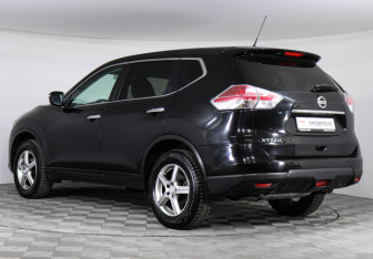 Подержанный автомобиль Nissan X-Trail 2015 года (7 фото)