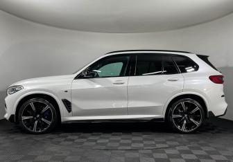 Подержанный автомобиль BMW X5 2019 года (5 фото)