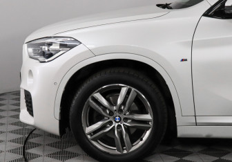 Подержанный автомобиль BMW X1 2018 года (8 фото)