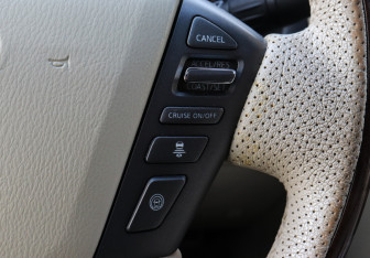 Подержанный автомобиль Infiniti QX56 2010 года (19 фото)