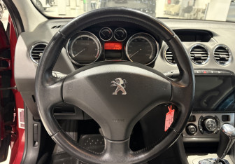Подержанный автомобиль Peugeot 408 2012 года (11 фото)
