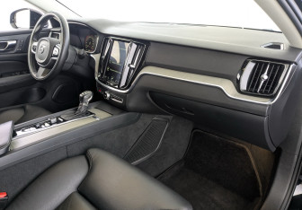 Подержанный автомобиль Volvo S60 2019 года (21 фото)