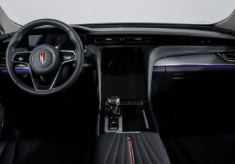 Подержанный автомобиль Hongqi H5 2024 года (12 фото)