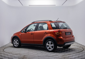 Подержанный автомобиль Suzuki SX4 Hatchback 2010 года (7 фото)