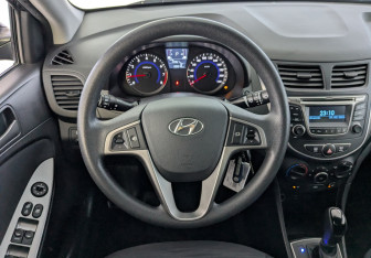 Подержанный автомобиль Hyundai Solaris Sedan 2015 года (25 фото)