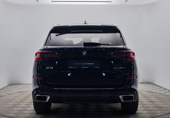 Подержанный автомобиль BMW X5 2021 года (4 фото)