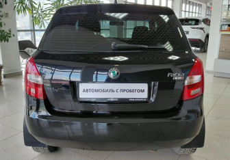 Подержанный автомобиль Skoda Fabia Hatchback 2011 года (6 фото)