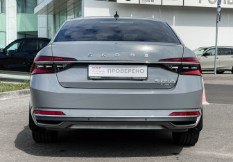 Подержанный автомобиль Skoda Superb Liftback 2025 года (6 фото)