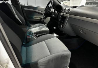 Подержанный автомобиль Chevrolet Lacetti Hatchback 2012 года (11 фото)