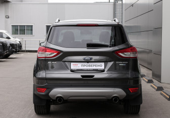 Подержанный автомобиль Ford Kuga 2016 года (6 фото)