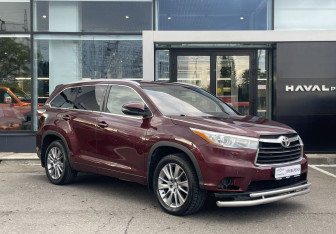 Подержанный автомобиль Toyota Highlander 2014 года (3 фото)