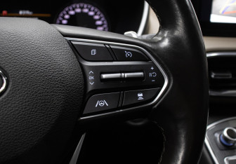 Подержанный автомобиль Hyundai Santa Fe 2021 года (21 фото)