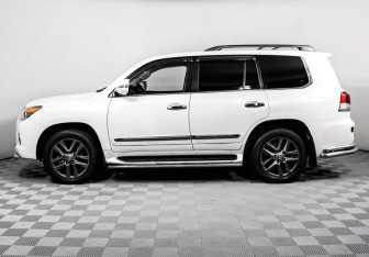 Подержанный автомобиль Lexus LX 2012 года (8 фото)