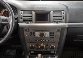 Подержанный автомобиль Opel Vectra Sedan 2006 года (14 фото)