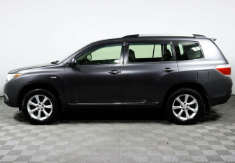 Подержанный автомобиль Toyota Highlander 2012 года (3 фото)