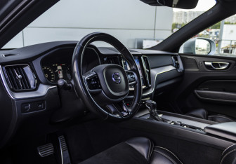 Подержанный автомобиль Volvo XC60 2018 года (9 фото)
