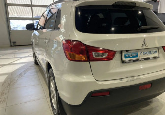 Подержанный автомобиль Mitsubishi ASX 2011 года (8 фото)