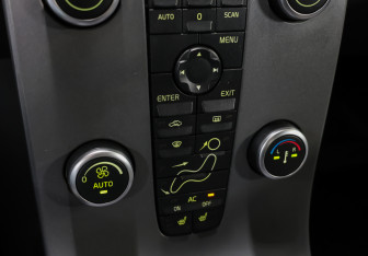 Подержанный автомобиль Volvo S40 2011 года (6 фото)