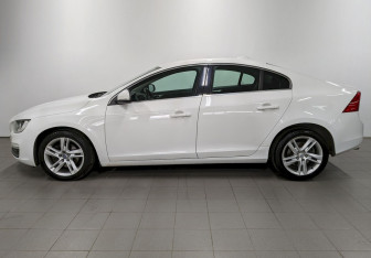 Подержанный автомобиль Volvo S60 2014 года (8 фото)