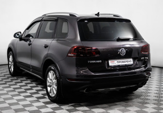 Подержанный автомобиль Volkswagen Touareg 2010 года (7 фото)