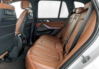 Подержанный автомобиль BMW X5 2018 года (12 фото)